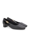 SCARPIN EM COURO