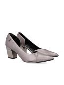 SCARPIN EM COURO